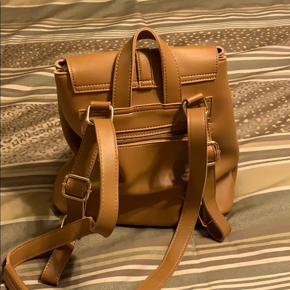 Backpack - Picture 2 of 6